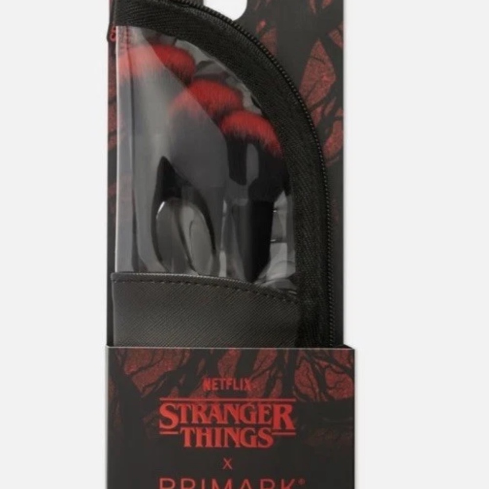 Stranger Things X Primark 3 Pc Make Up Brush Set NEW